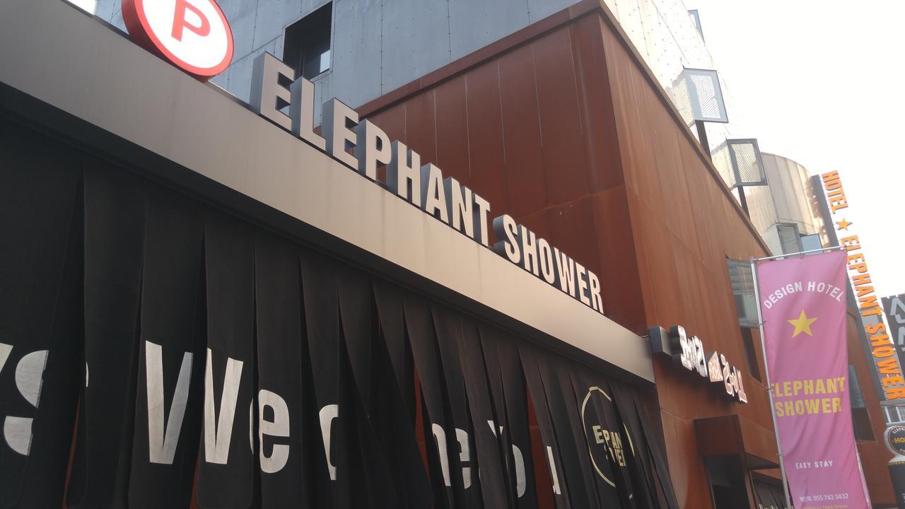 Hotel Elephant Shower Jinju Exterior foto