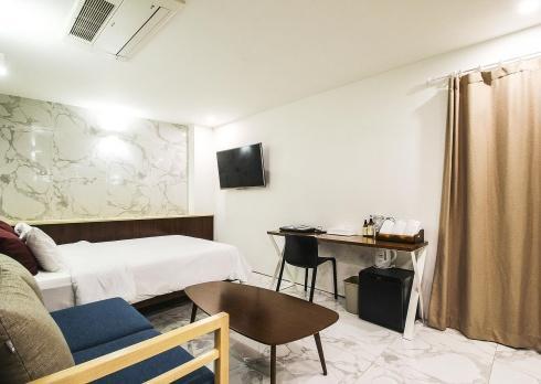 Hotel Elephant Shower Jinju Exterior foto