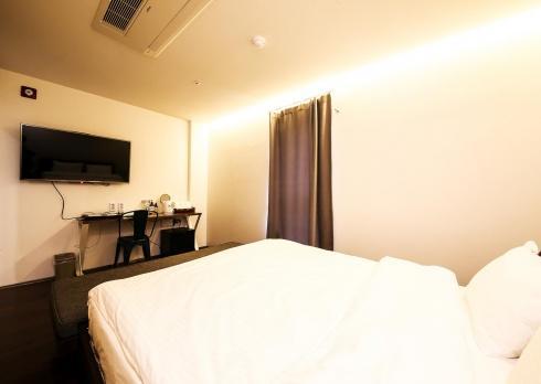 Hotel Elephant Shower Jinju Exterior foto