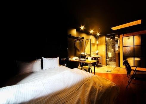 Hotel Elephant Shower Jinju Exterior foto