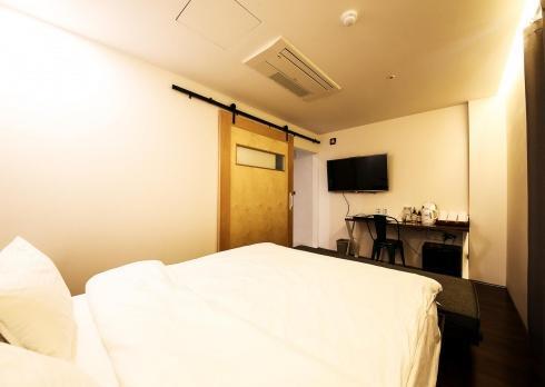 Hotel Elephant Shower Jinju Exterior foto